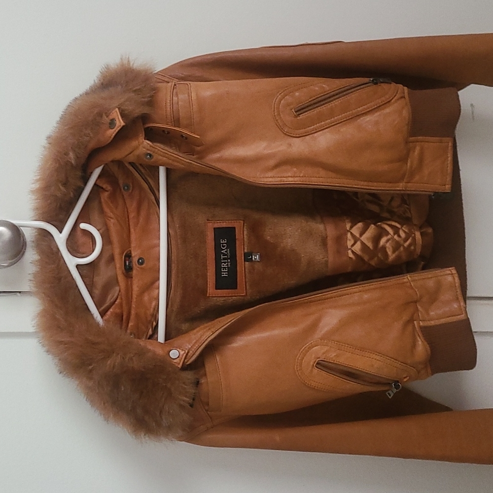 A beautiful Large tan/  HERITAGE(NEW YORK) LEATHER JACKET